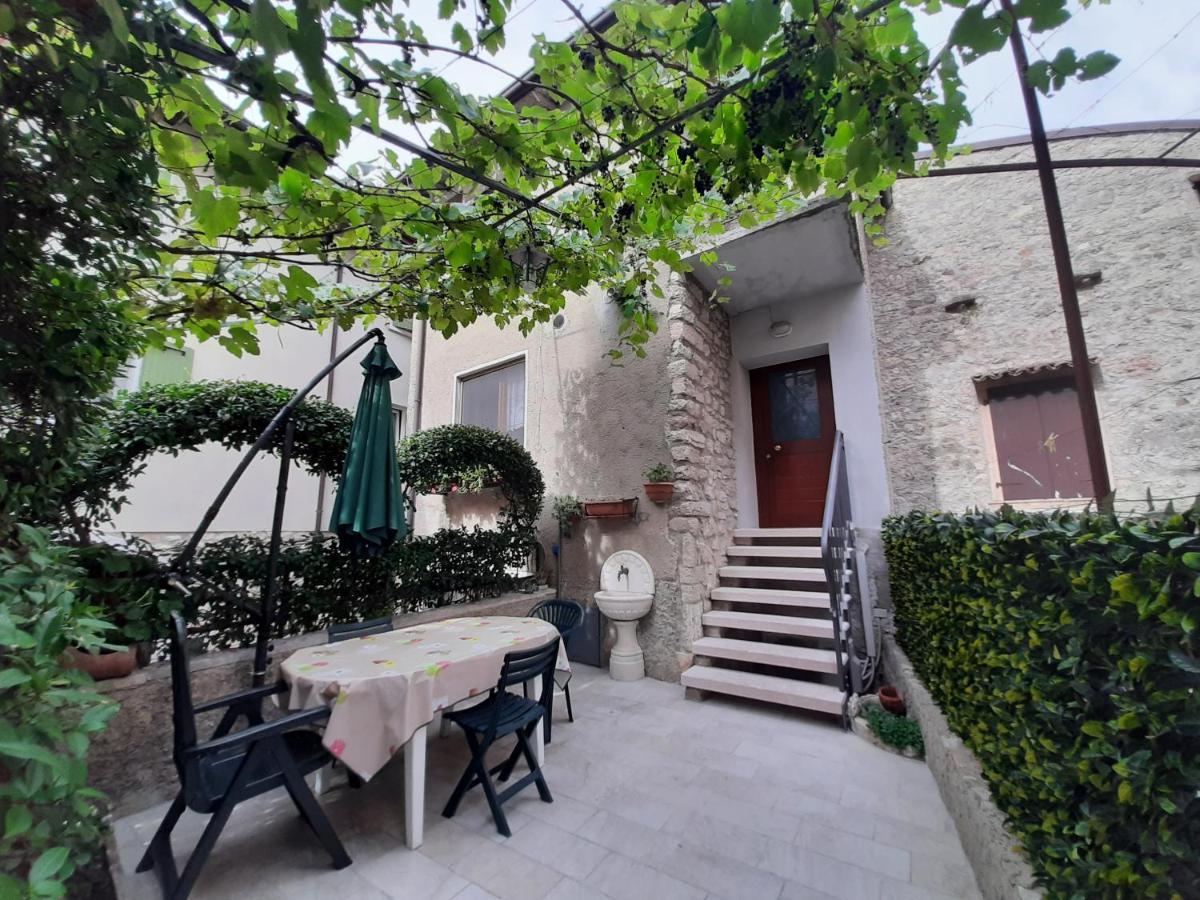Villa Casa Angelo Torri Del Benaco Exterior foto